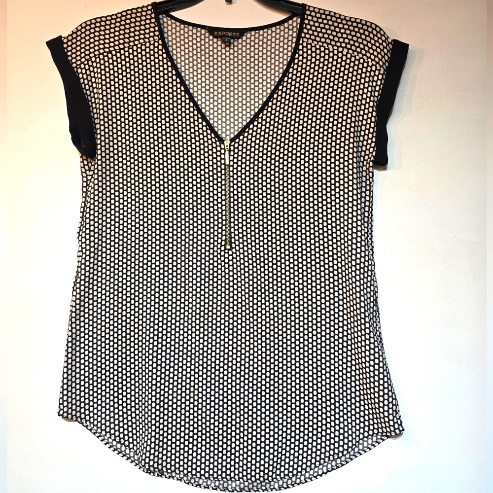 EXPRESS Half Zip V-Neck Cap Sleeve. Black White. Size S